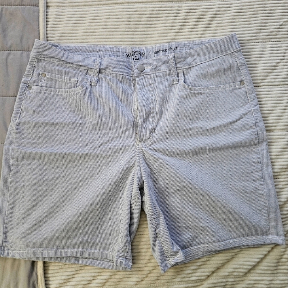 LEE Riders Womens Blue & White Pin Striped Shorts Size 16